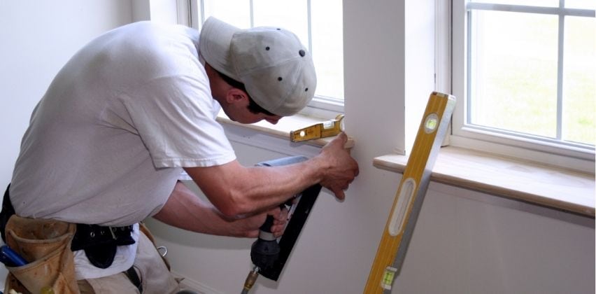 Jak zamontować parapety wewnętrzne?